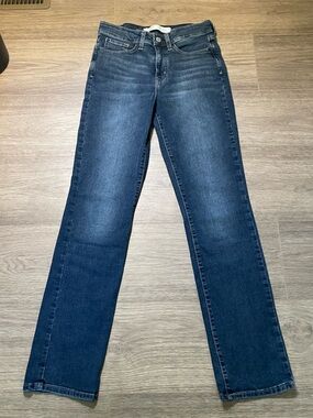 Levi’s Classic Women's Size 4 Dark Blue Straight-Leg Jeans 27W 32L Tall